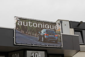 autonique zeildoek aan gevel